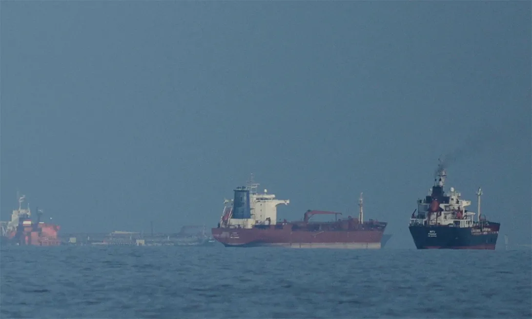 Mỹ nói 6 tàu quay đầu về cảng Iran vì lệnh phong tỏa Hormuz