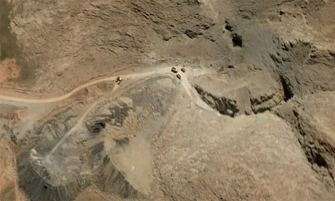 Iran có thể đang cứu bệ tên lửa kẹt trong căn cứ ngầm